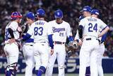 「中日の特別ユニは「ド派手すぎる」　スタンド＆選手は金一色も…敗戦に皮肉「衣装負けしてる」」の画像1