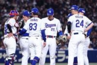 中日の特別ユニは「ド派手すぎる」　スタンド＆選手は金一色も…敗戦に皮肉「衣装負けしてる」