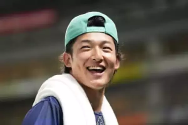 漂う大人の色気「イケメンすぎて無理」　前髪さらり…剛腕の“激変”が「反則です」