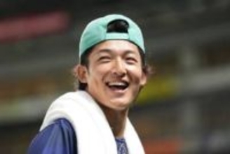 漂う大人の色気「イケメンすぎて無理」　前髪さらり…剛腕の“激変”が「反則です」