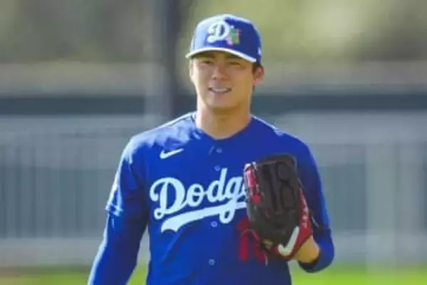 山本由伸、キャンプ初日にライブBP　剛速球でバット粉砕＆空振り三振…大谷＆朗希も熱視線