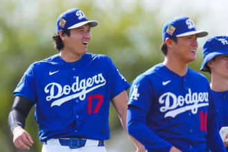 大谷が高笑い…崩れ落ちる由伸　ド軍メディアが捉えた44秒、米釣られ笑い「よく分からないけど」