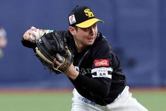 打球が“予測不能”な変化も「凄い反射神経や」　鷹28歳の超美技に驚愕「神ってる」