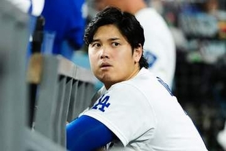 32歳の大谷翔平に贈られた“貴重な1枚”　至近距離で捉えた一瞬…特別な1日を祝福