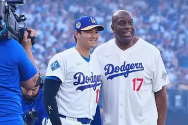 大谷翔平、“レジェンド”との豪華2ショットを公開　始球式で共演…開幕白星でインスタグラム更新