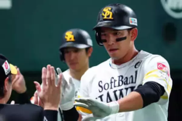 斬新レアカラー…鷹の“特別ユニ”は「渋くてかっこいい！」　壮大なデザインが好評