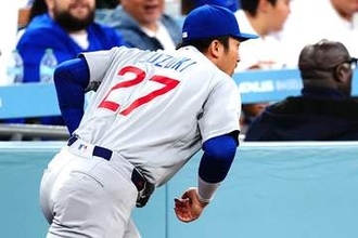 鈴木誠也、HRキャッチ　ド軍本拠地は騒然…元同僚タッカーはがっくり、“本職”で超絶美技