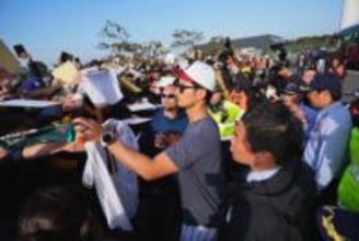 ダルビッシュ、サイン会で厳戒態勢　7人の警備員がガッチリガード…ファン＆報道陣殺到