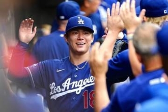 大谷翔平のさり気ない気遣い　譲った“先頭”…山本由伸にそっと→後ろからポンポン