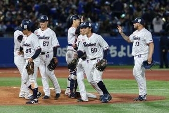 神宮の夜空に“感動の光景”「こんなん泣くよ」　鮮明に登場…ファン歓声と感動「想像以上」