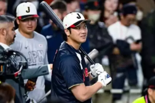 大谷翔平、フリー打撃で150m看板直撃弾　2日連続の異例の光景…ドン引きするファンも、球場騒然