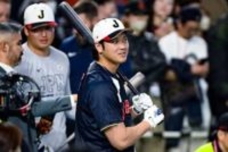 大谷翔平、フリー打撃で150m看板直撃弾　2日連続の異例の光景…ドン引きするファンも、球場騒然