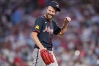 「日本の文化は最高」　大阪発の老舗企業が…CY賞左腕を笑顔にした一品「品質は間違いない」