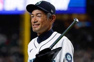 イチロー氏、マ軍OBの本塁打競争で柵越え連発　決勝進出逃すも場内熱狂…「イチローコール」も