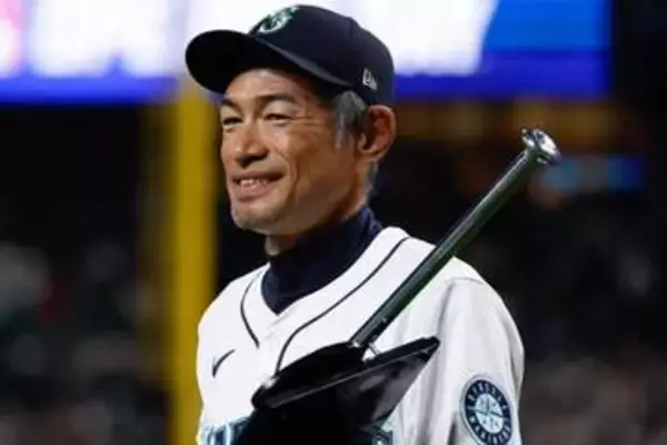 イチロー氏、マ軍OBの本塁打競争で柵越え連発　決勝進出逃すも場内熱狂…「イチローコール」も