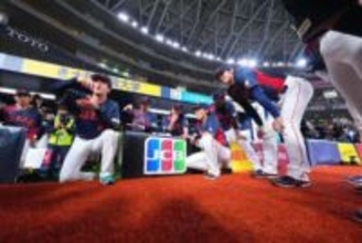 大谷からのダメ出しで奮闘中…侍ベンチに“異変”　後ろのコーチに爆笑「寿司握ってる」