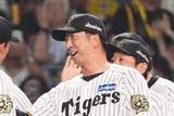 「阪神“ドラ1カルテット”が躍動し巨人に完勝　近本の先頭打者弾に藤川監督「空気がパッと晴れた」」の画像1