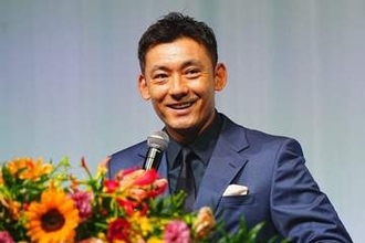 西武・栗山巧は「唯一無二の選手」、渡辺久信氏が引退会見にサプライズ登場　元指揮官が伝えた感謝