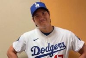 大谷翔平がまさかのポーズ？　由伸は“直立”、人柄溢れる一幕…公開された貴重な光景