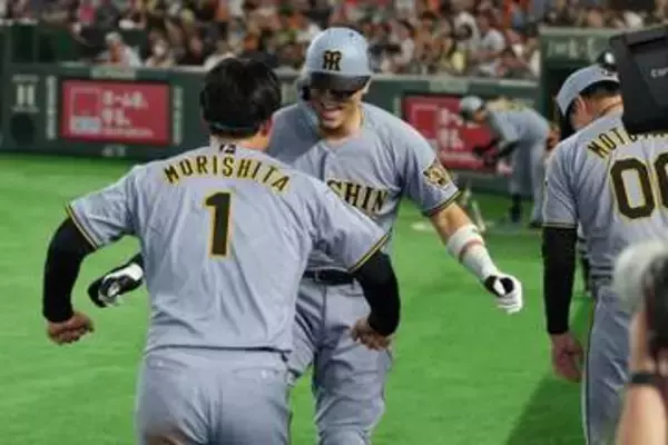 阪神、森下＆佐藤輝が2戦連続の“アベック弾”　2日で5発の異次元猛打に東京ドーム騒然