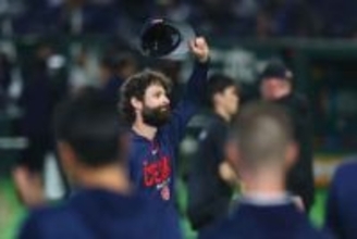 侍J制圧の1時間半前…判明したチェコ右腕の行動「本当に何者」　“推し活”に日本人困惑