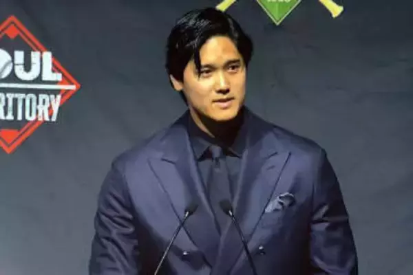 偉大なる大谷翔平へ…同僚が届けた4文字　オフなのに即反応、3連発に込めた敬意