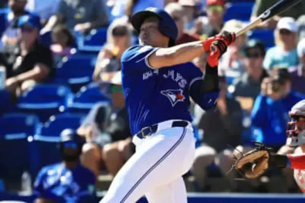 岡本和真を笑顔で迎えた767億円男　実現した“豪華共演”にファン歓喜「早くも見られるとは」