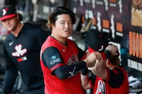 村上宗隆が“被害者”に…超絶ダイブに「エイリアンなの？」　米驚愕「信じられない」