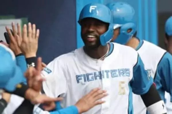 日本ハム新助っ人は「当たりかも」　万波も唖然…豪快弾にファン興奮「優勝してまう」