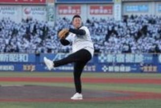 ロッテOBが“剛速球”始球式　場内ざわめく一投…風速15ｍも「懐かしいな」