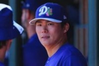 山本由伸、日本へ出発日は「秘密です」　侍Jでの投球制限問われるも…囲み取材で二ヤリ