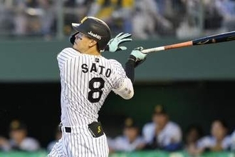 佐藤輝明が特大弾「エグすぎだろ」　ドラ1もドン引き…“主役”奪った4番は「文句なしの最強」