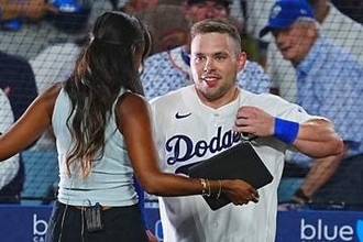 大谷の“巻き添え”から2年…美女レポーターの危機回避に爆笑「流石ですw」「慣れてる」