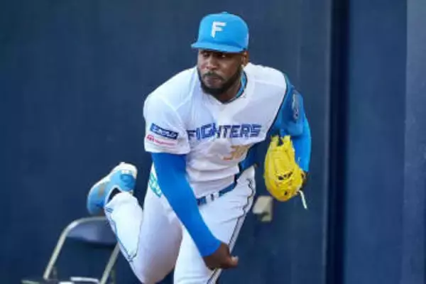 ハム新助っ人が初ブルペン…捕手驚愕「めっちゃ動いてる」　時差ボケ2時起きでも片鱗