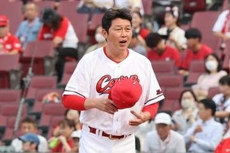 新井監督が謝罪「多大なご心配とご迷惑を」　広島最下位＆問題続出で…最終戦で頭下げる