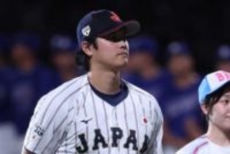 大谷翔平が悪ガキ発動…マスコットの頭を叩く　3年前はドアライジリ、笑顔でイタズラ