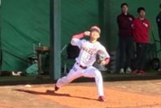 なぜ三点倒立？　ドラ1右腕が貫く独自ルーティン…明かす“初球カーブ”へのこだわり