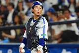 「DeNAは「なぜ出した？」　“正捕手”が超異例…電撃発表にファン騒然「今日の相棒は？」」の画像1