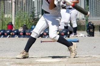 打撃で「真っすぐ踏み出せない」のはなぜ？　理想の体重移動が身に付く“けんけん”