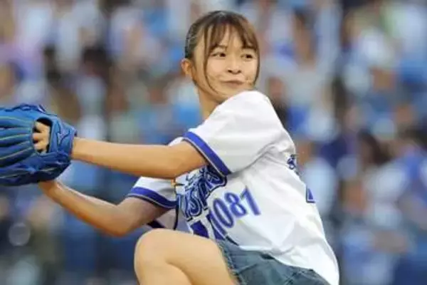スカート履いてるのに…お構いなしの豪快足上げ　30歳美女が「一生可愛い」「勝利の女神」