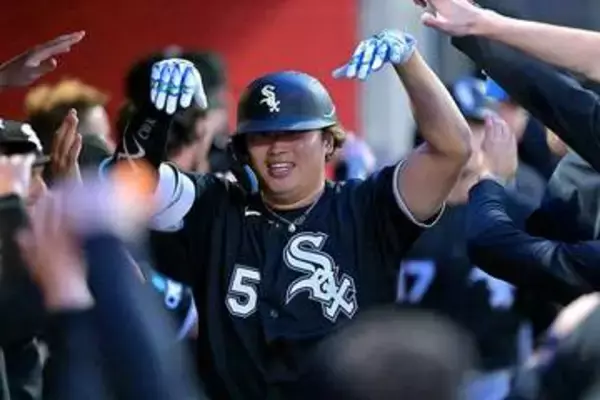 村上宗隆が「打ちすぎて笑う」　GW中日…“トラウト越え弾”の衝撃、日本人脱帽「またかよ」