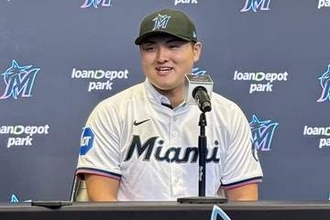 佐々木麟太郎、英語で入団会見　通訳を介さず流暢に回答「次はスペイン語の勉強も」