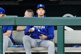 大谷翔平、14日にスタメン復帰か　ロバーツ監督示唆、気になる左膝の状態「治療を受けた」