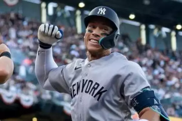 「ジャッジが「史上最高の打者」　救急車“破壊”で米確信…実況驚愕「邪魔するとこうなる」」の画像