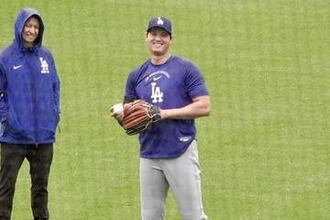 大谷翔平、土砂降りの中で“神対応”　キャッチボール後にサイン＆プレゼント