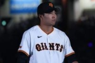 巨人・知念大成にアクシデント　好捕直後にフェンス激突→倒れ込み動けず、担架で運ばれる