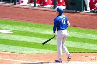 中継ブースから見た大谷翔平の1号　204勝OBが驚愕した“動き”「打席を離れる前に…」