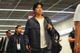 「大谷翔平、バット2本を持ち決戦の地へ　デニムのセットアップで球場入り…ベネズエラと準々決勝」の画像1