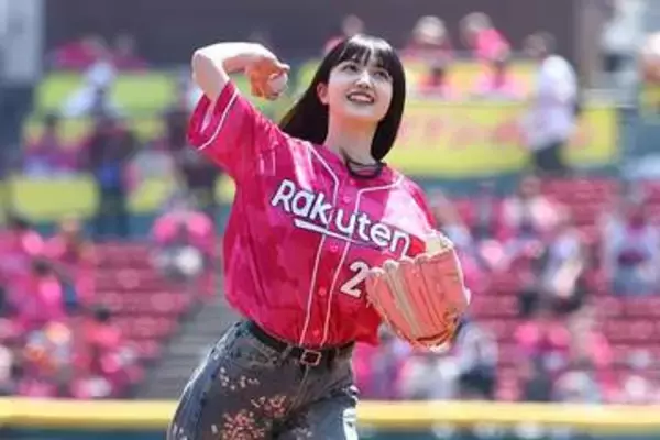 仙台に天使降臨…久保史緒里さんが始球式　華麗すぎるノーバウンド投球にファン虜