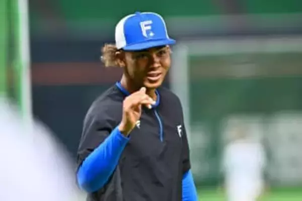 よく見ると…ハム戦士が“特別仕様”「すげえな」　キャンプ直前にまさかの「南国」スタイル